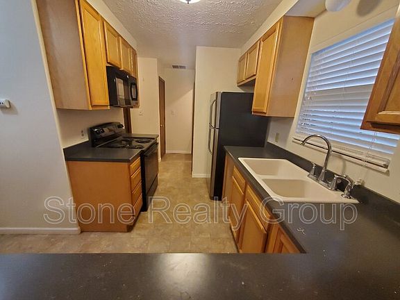 3rd image of 362 White Oak Ln