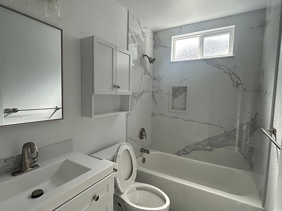 3rd image of 135 Mill Creek Dr