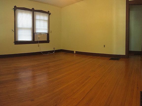 2nd image of 807 N Busey Ave