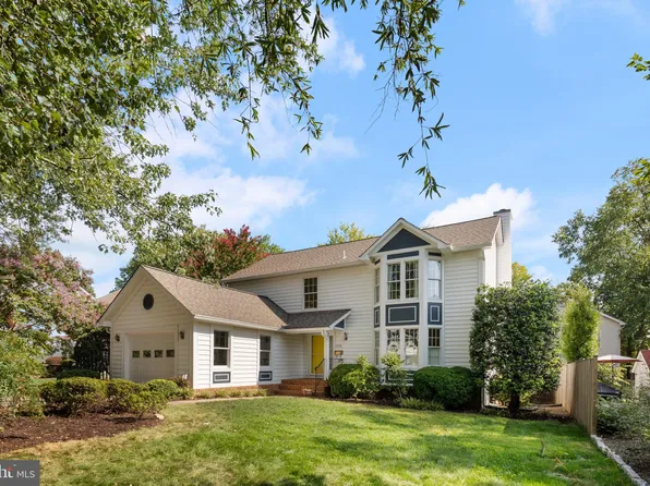 2205 N Harrison St, Arlington, VA 22205