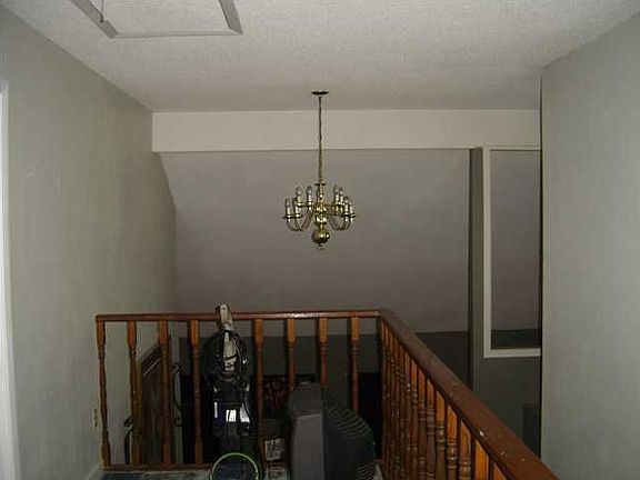 5th image of 2 Misty Water Ln