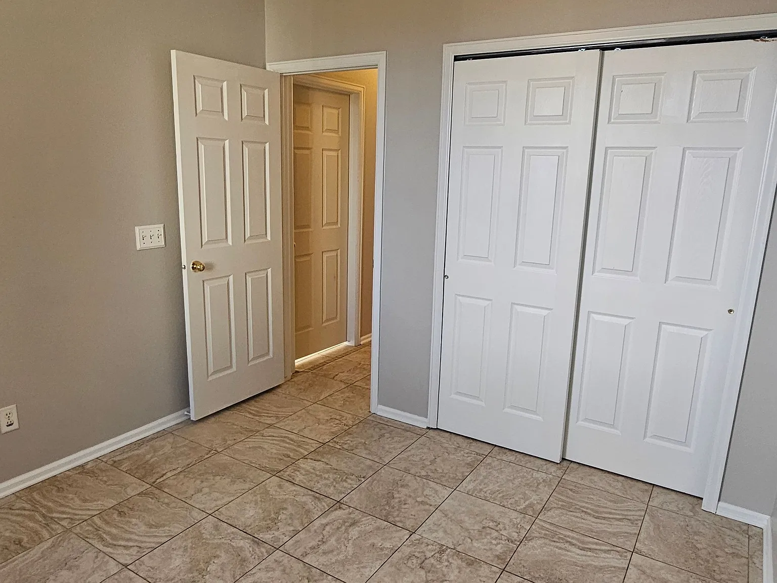 4 bed, 2.5 bath, 2000 sqft, $2,525 — Photo 4