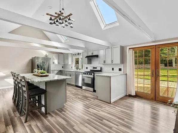 18 Pierceville Rd, Wareham, MA 02571