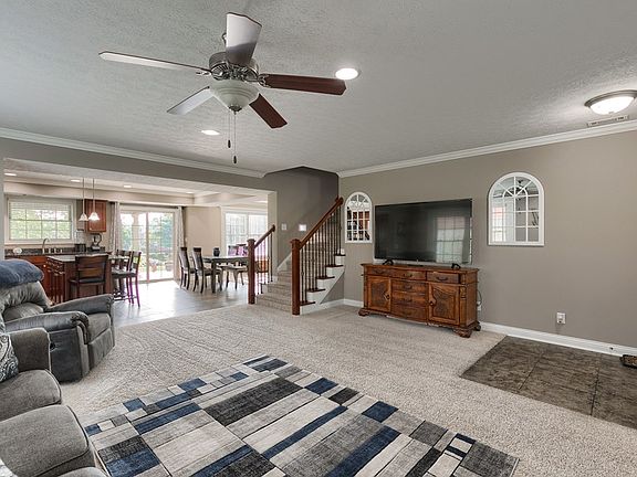 3rd image of 2630 Avenue Of The Park