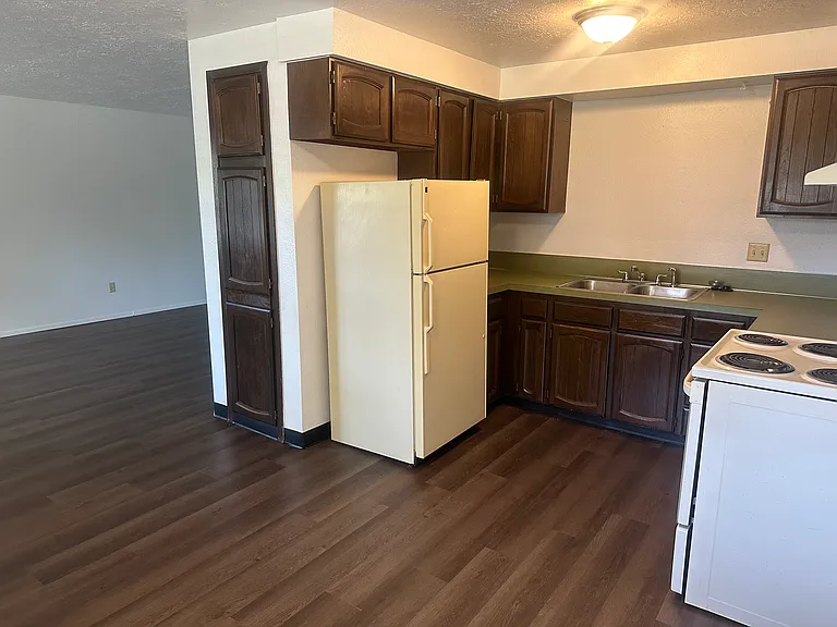 300 N Pacific St #1 — Photo 10