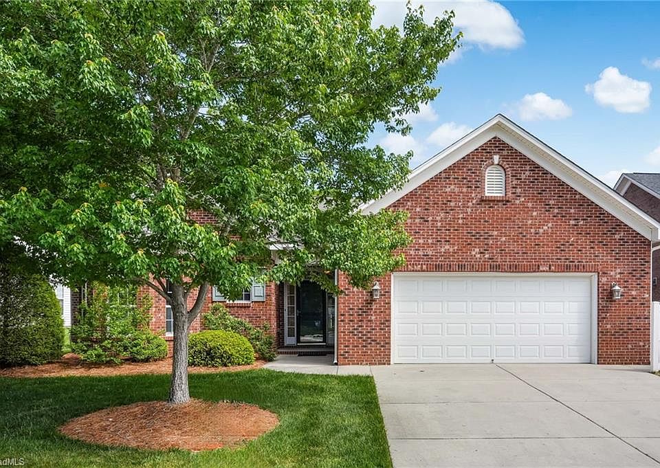 1st image of 205 Heritage Hill Dr