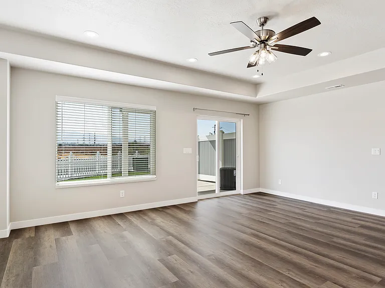 2977 S 3525 W — Photo 8