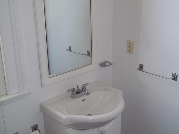 3rd image of 333 Belleville St #B