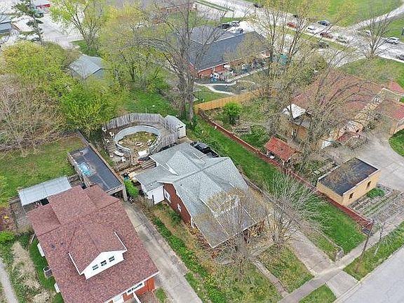 3rd image of 104 S Van Buren St