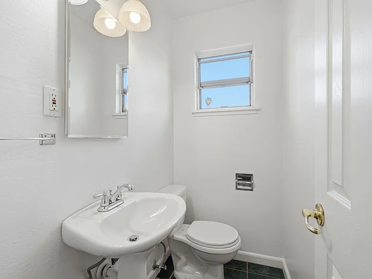1835 Sandalwood Dr — Photo 9