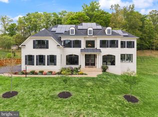 5606 Beachview Creek Dr, Woodbridge, VA 22192