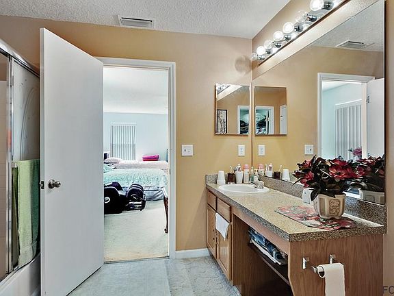 2nd image of 134 Bird Of Paradise Dr