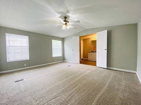 3rd image of 937 Jenny Ct