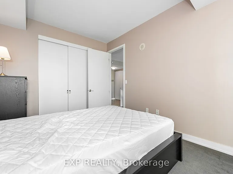 111 Champagne Ave S #1505 — Photo 23