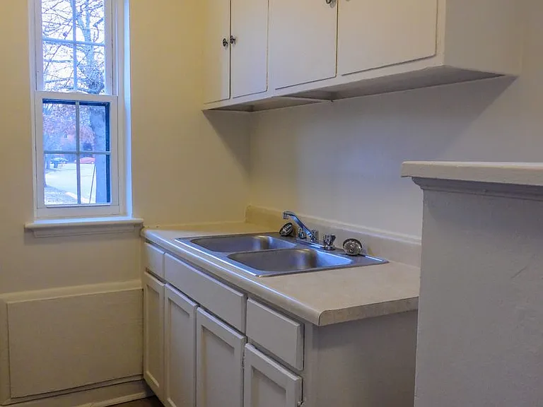 775 E. Broad St — Photo 40