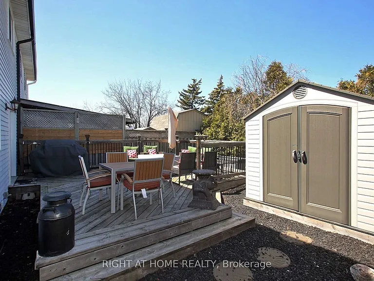 653 Dorchester Dr — Photo 18