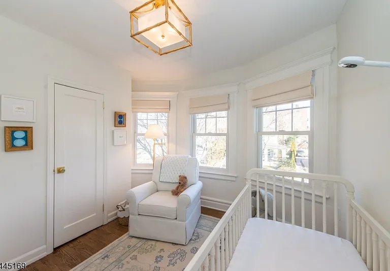 10 Grove Ter #2B — Photo 23