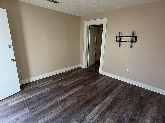 4th image of 2510 Warshauer St #2510
