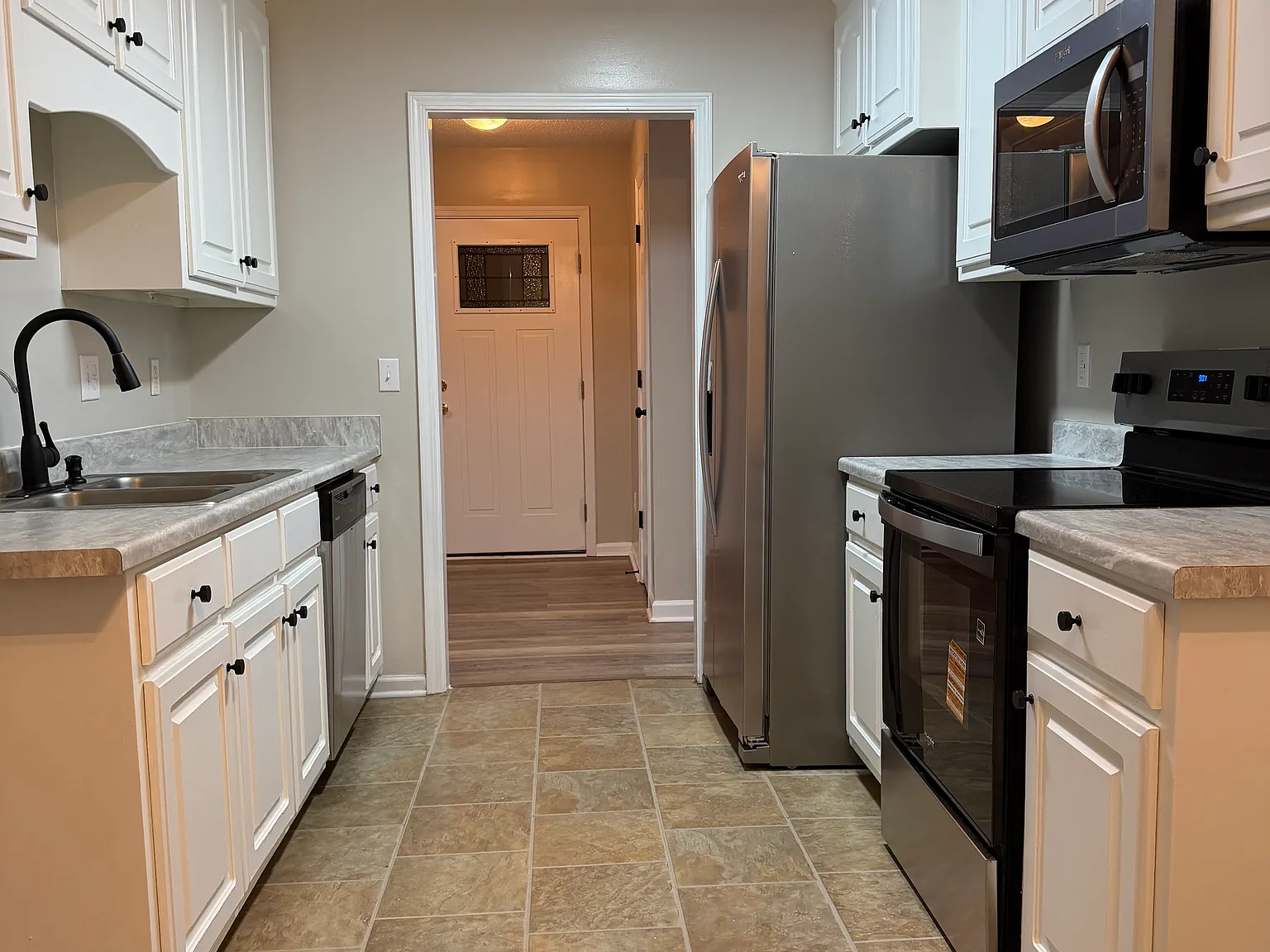 3 bed, 1175 sqft, $1,650 — Photo 3