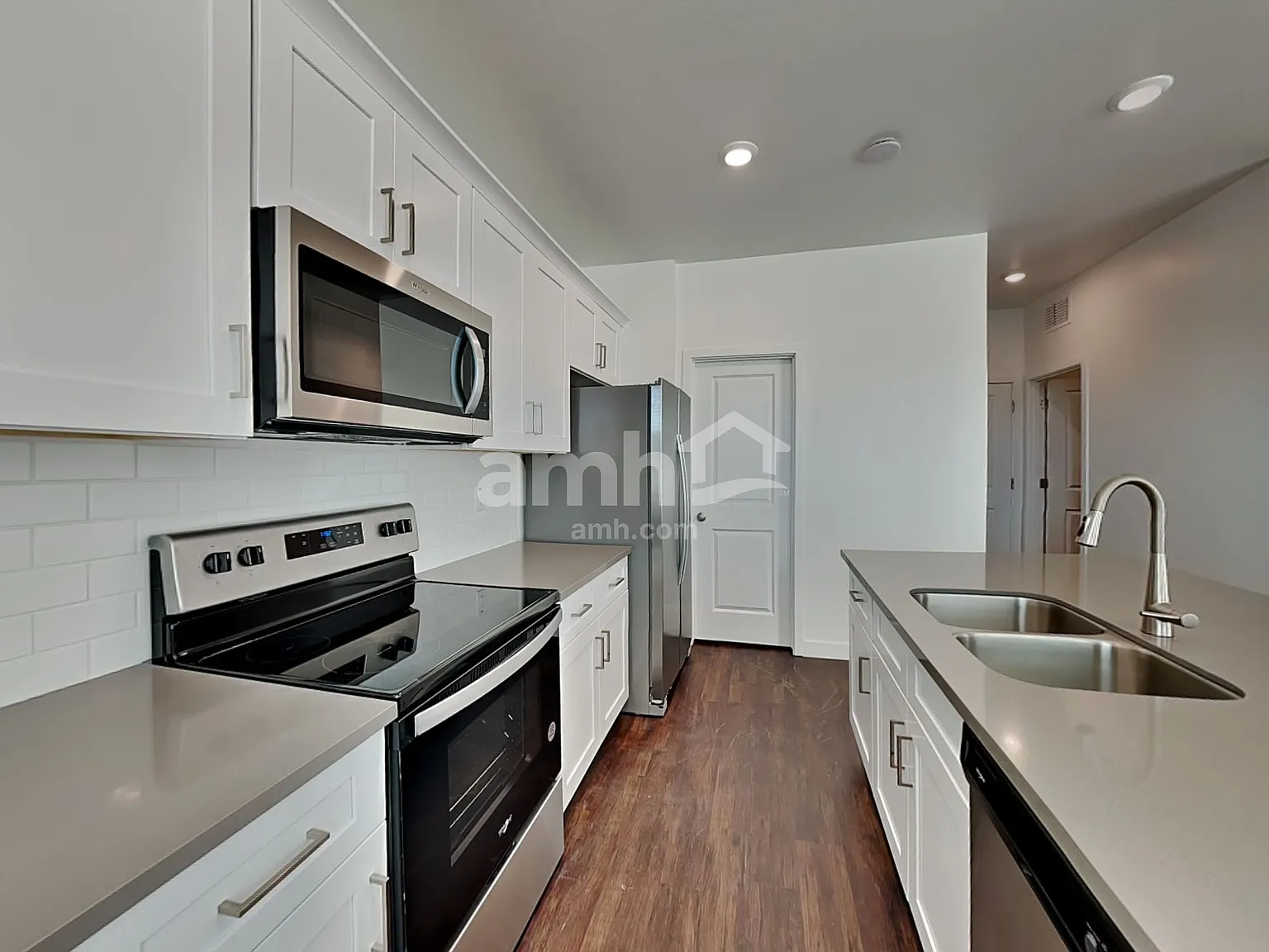 4 bed, 2.5 bath, 2240 sqft, $2,645 — Photo 4