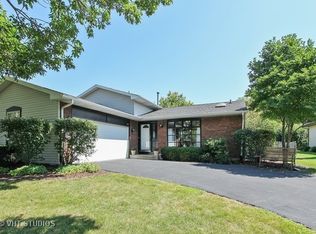 255 Mulford Ln, Roselle, IL 60172