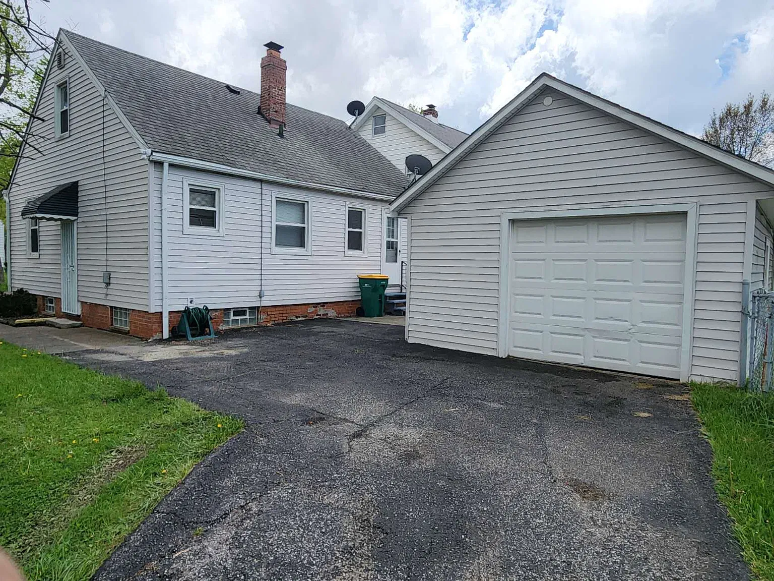 3 bed, 1174 sqft, $1,200 — Photo 2
