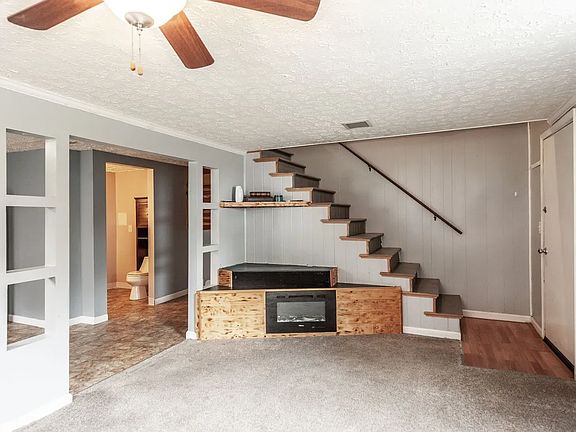 5th image of 148 Chippendale Dr #B