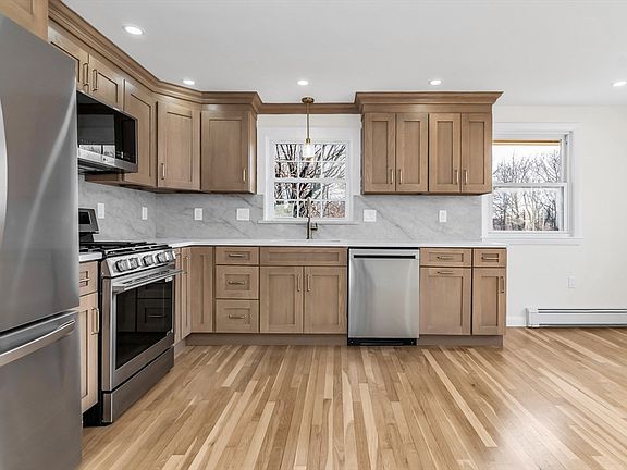 4th image of 5 Lafayette Ave