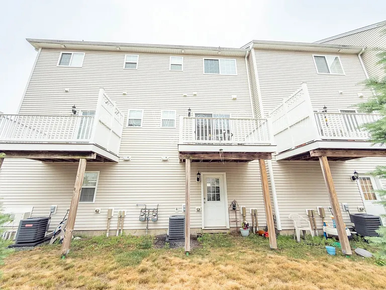 219 Pepin Pl — Photo 4