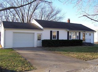 300 S Gill St, Perry, MO 63462