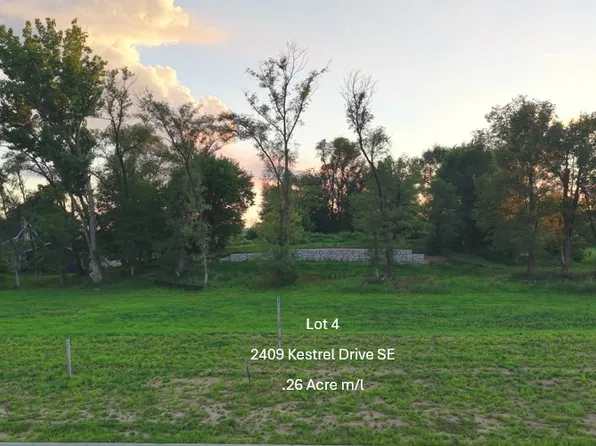 2409 Kestrel Dr SE, Cedar Rapids, IA 52403