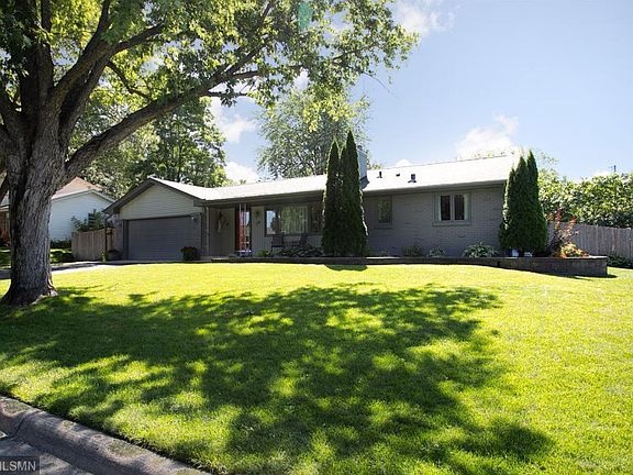 3rd image of 105 Harold Dr