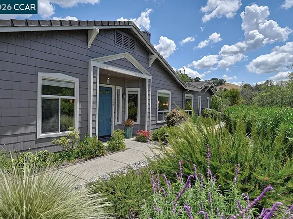 1726 Comstock Dr, Walnut Creek, CA 94595