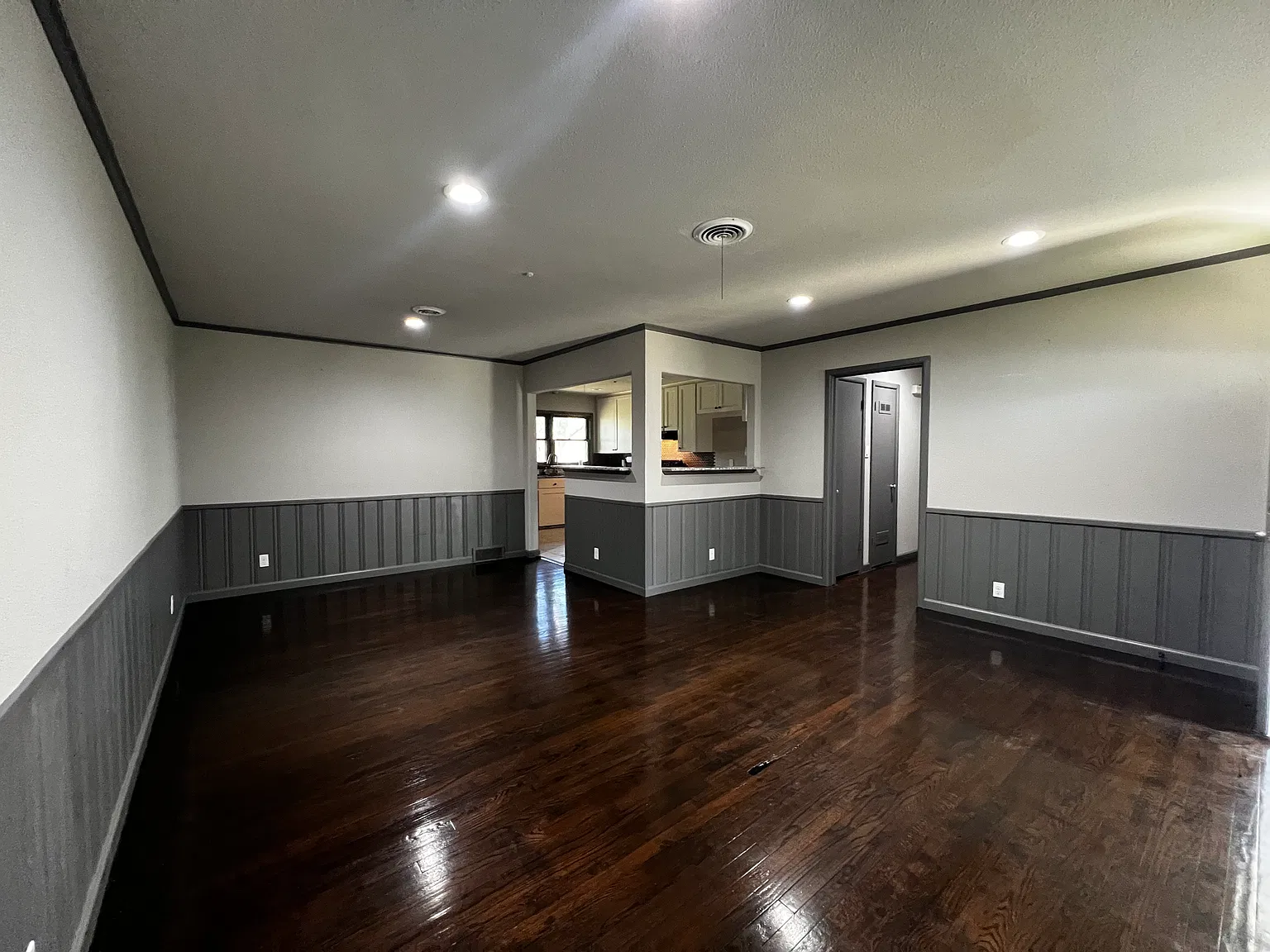 3 bed, 1.5 bath, 1340 sqft, $1,900 — Photo 2
