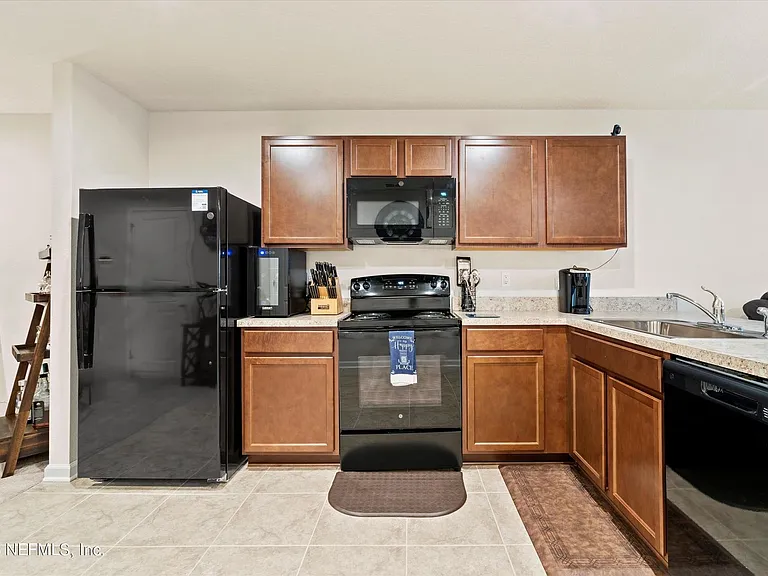 5893 Creekside Crossing Dr — Photo 6