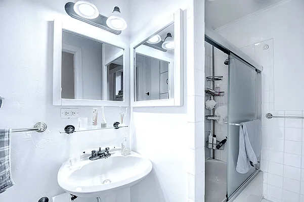 Rented by Urbane Brokerage | media 38