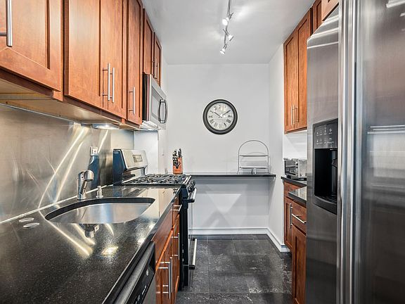 2nd image of 401 E 74th St APT 6J