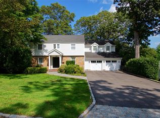39 Squirrel Hill Rd, East Hills, NY 11577