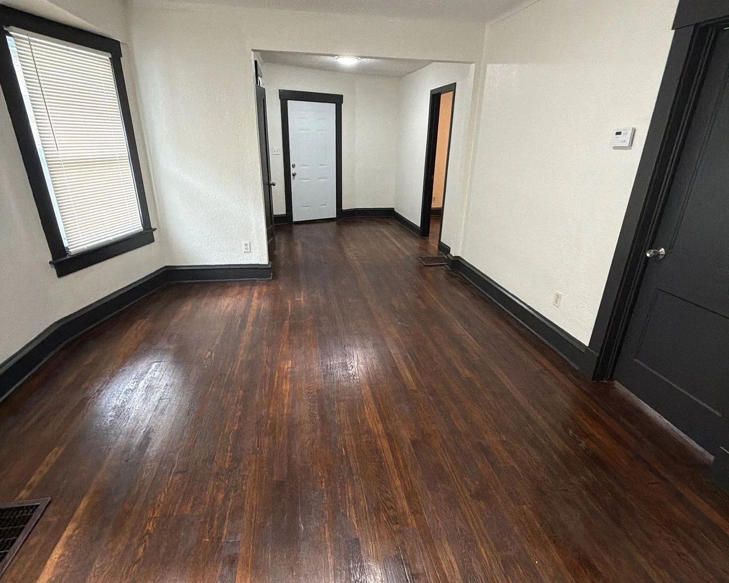 3 bed, 1.0 bath, 972 sqft, $1,350 — Photo 4