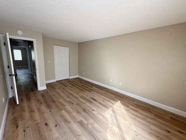 2ND BEDROOM - CLOSET DOOR