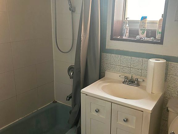 2nd image of 3246 42nd St #2
