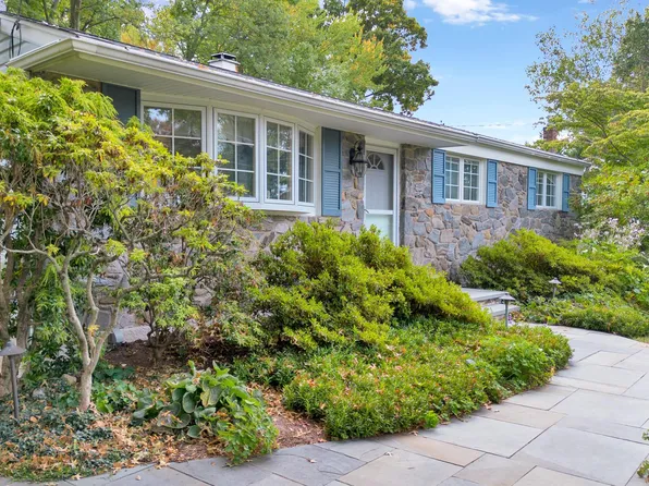 238 Tomstock Rd, Norristown, PA 19403