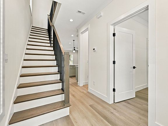 4th image of 705 Hope Ave