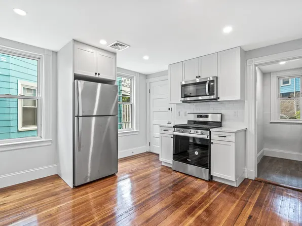 79 Pleasant St Floor 1, Dorchester, MA 02125