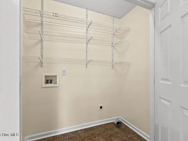 103 Richmond Dr — Photo 13