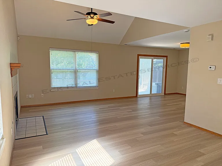 2759 Grand Cir — Photo 2
