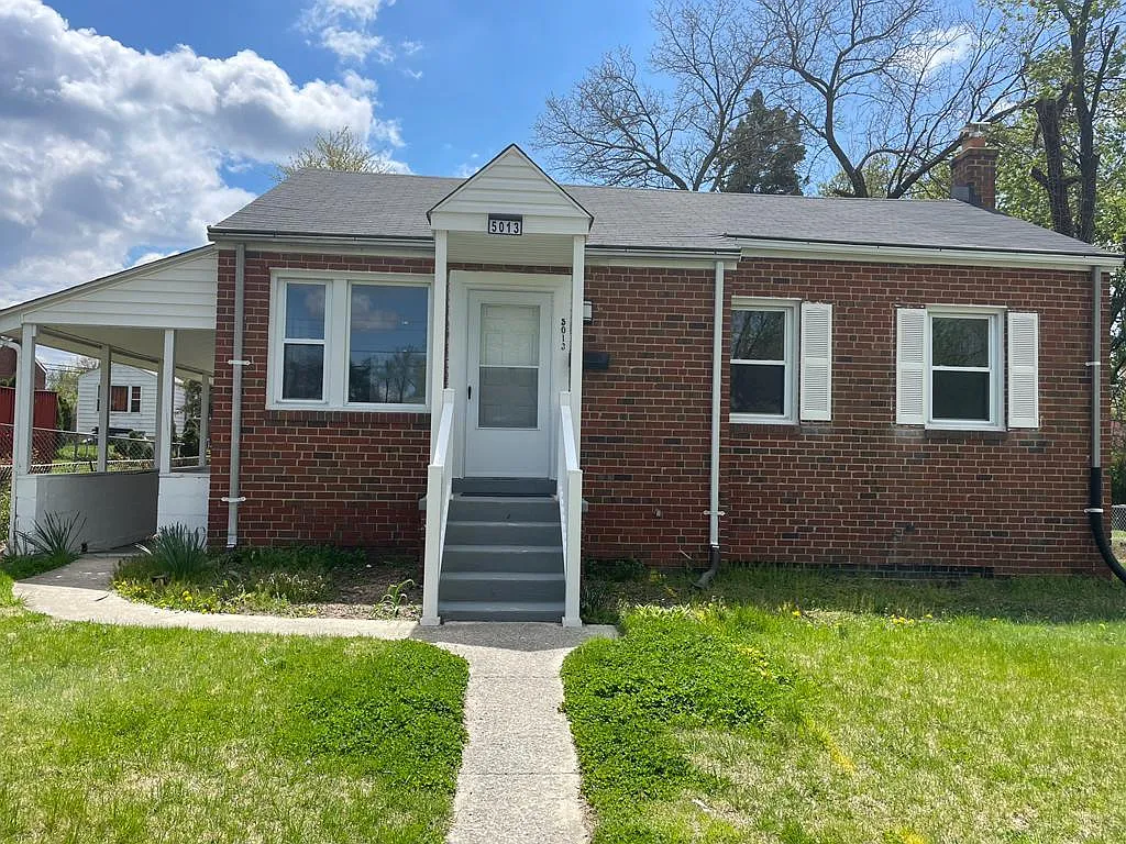3 bed, 900 sqft, $2,300 — Photo 3