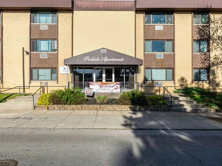 NEWLY Remodeled Apartments walking distance from IU Campus — Photo 18