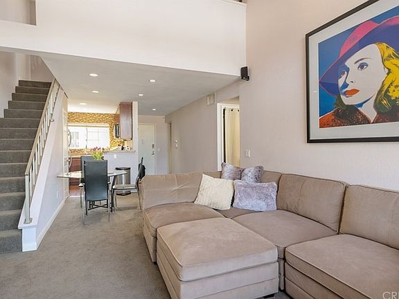 3rd image of 5550 Owensmouth Ave APT 316