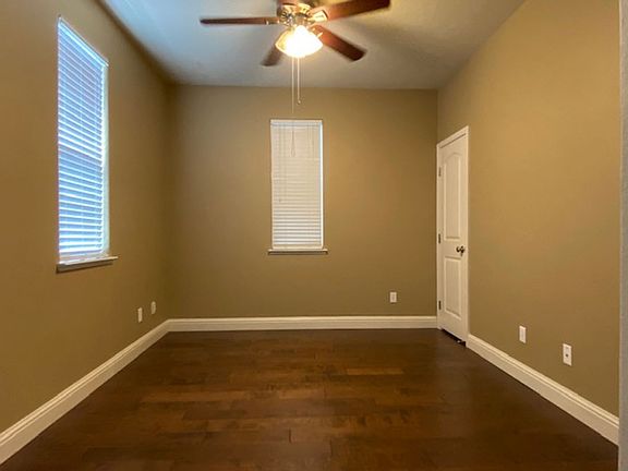 3rd image of 20 Villa Gardens Ct